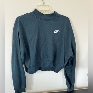 Cropped Nike sweater